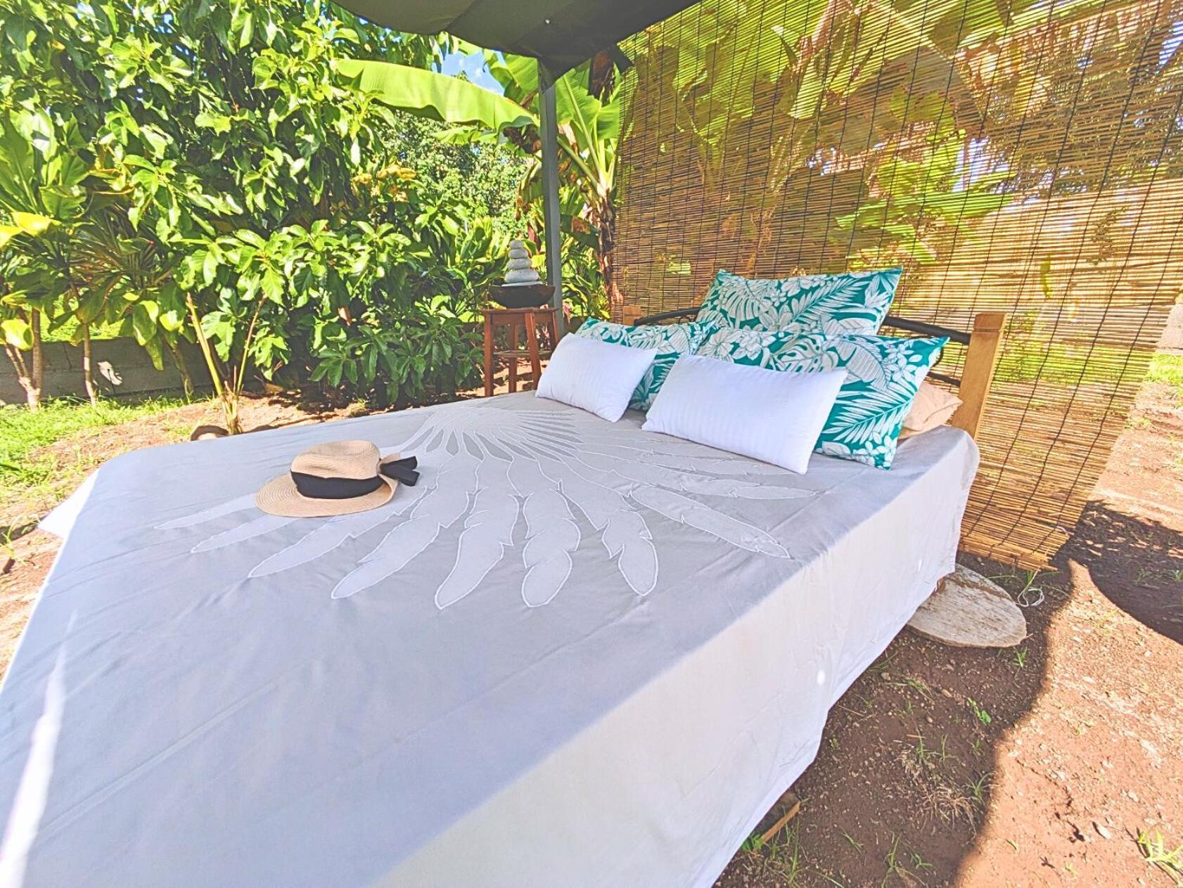 Natura Om Teahupoo Surf Lodge Toanoano Exterior photo